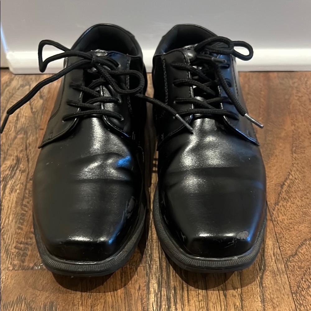 Madison Avenue size 2.5 “Willie” black dress shoes